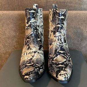SEVEN7 WOMENS WESTERN SNAKESKIN ANKLE BOOTIES SZ 10